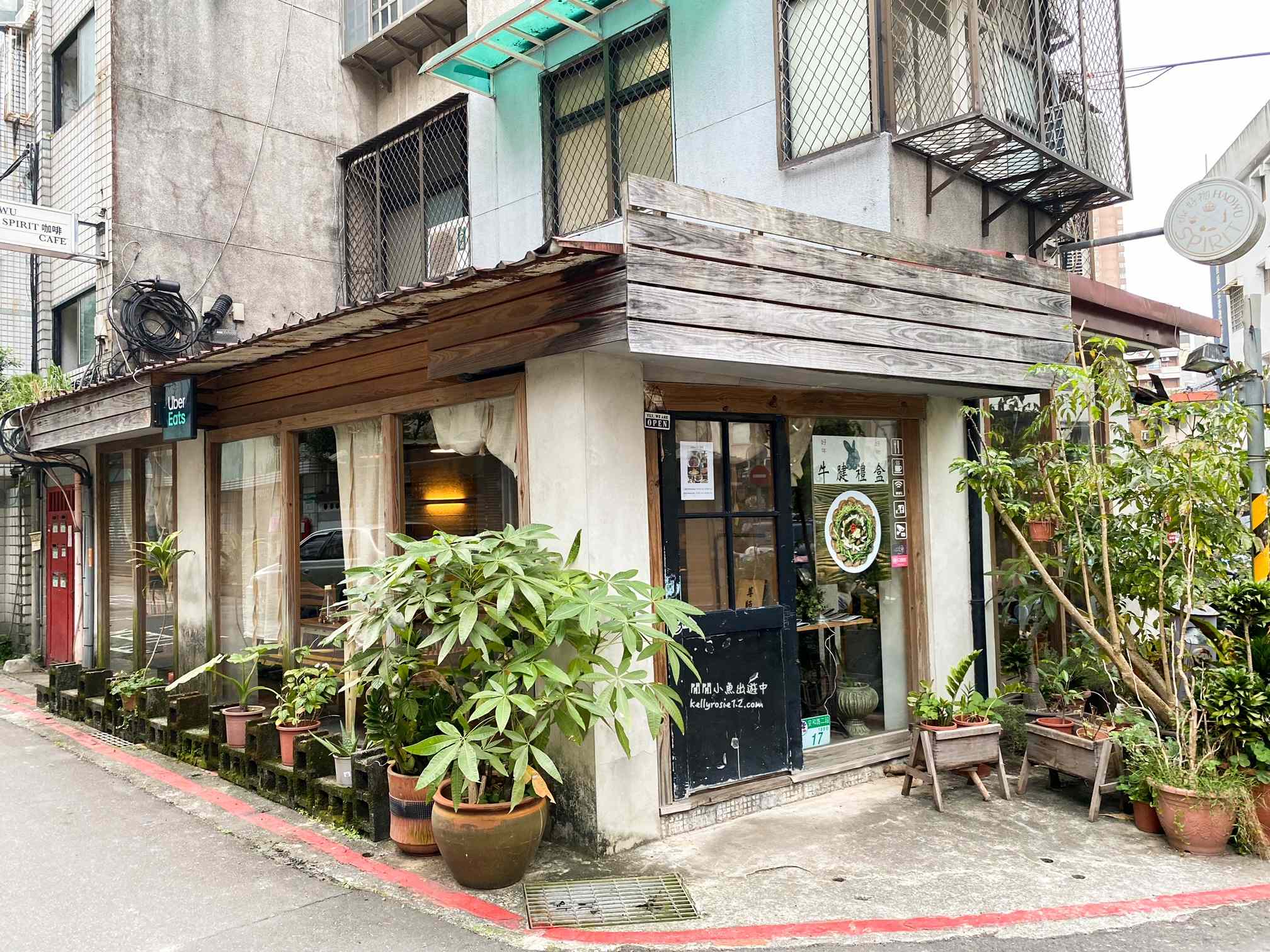 大安區美食｜好物 Spirit 咖啡。想見你場景32咖啡館，台北不限時咖啡廳 @閒閒小魚出遊中