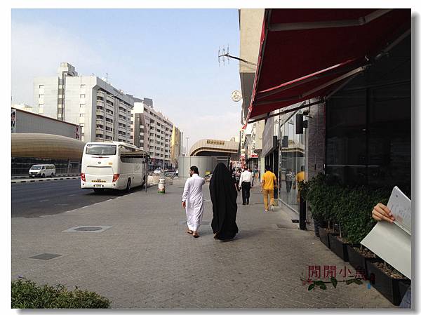 ［杜拜 Dubai 之旅 ］。飯店篇。Ramada Deira Hotel 近地鐵交通便利，高CP值住宿 @閒閒小魚出遊中