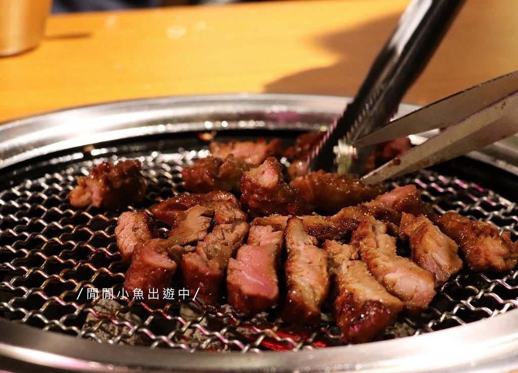 【台北中山餐廳】MEATLOVE橡木炭火韓國烤肉。韓式料理，美麗華美食餐廳推薦 @閒閒小魚出遊中