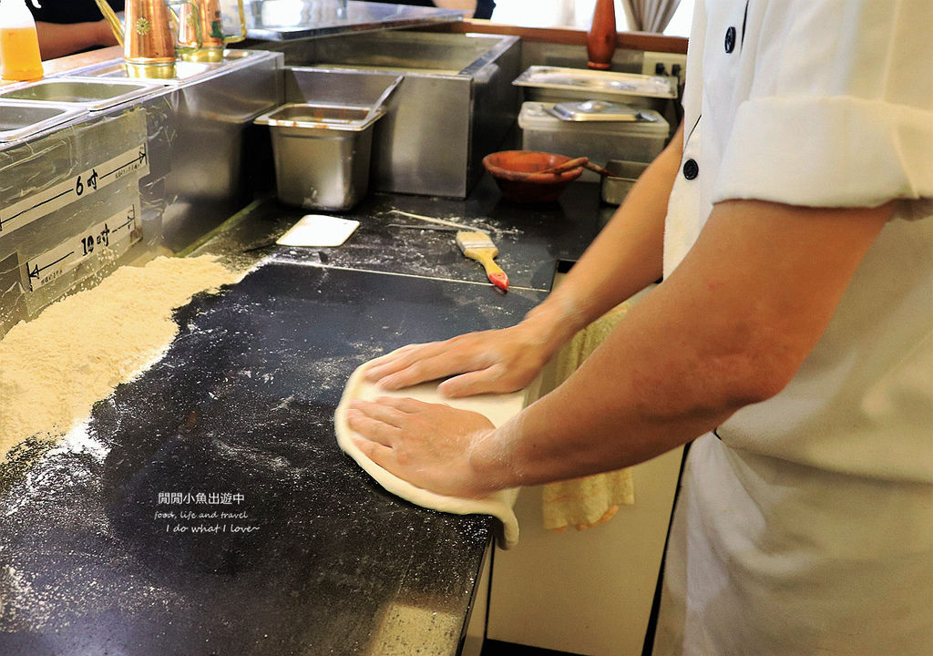 【松江南京站美食】義大利米蘭手工窯烤披薩。精品級披薩、頂級排餐，四平街商圈美食餐廳 @閒閒小魚出遊中
