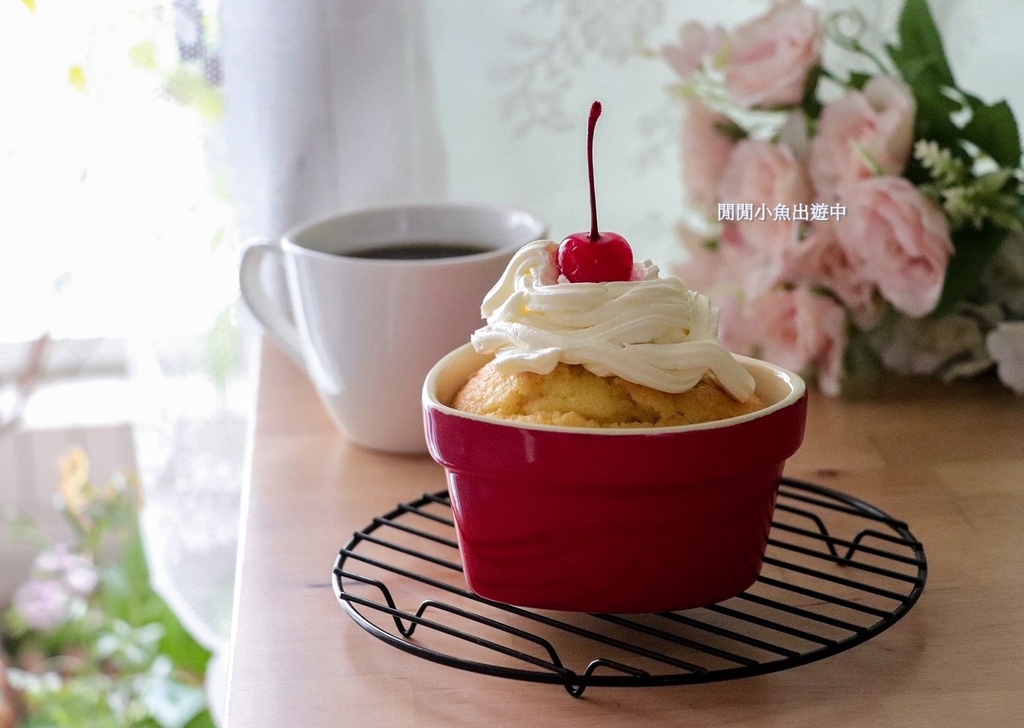 【閒閒的私房甜點】奶油糖霜瑪芬杯子蛋糕。超簡單一學就會，不失敗甜點 @閒閒小魚出遊中