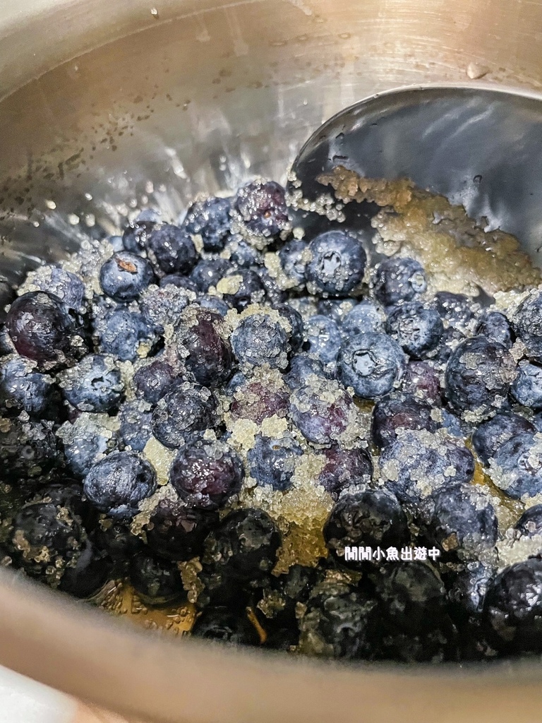 [閒閒的私房甜點]自製天然藍莓果醬。超簡單，只需三種材料喔！ @閒閒小魚出遊中