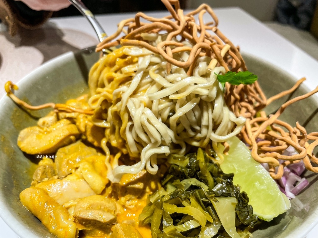 【信義區美食】Lady nara曼谷新泰食餐廳。時尚網美泰式料理，統一時代百貨，市政府站美食 @閒閒小魚出遊中
